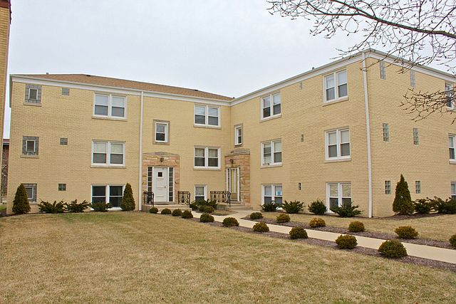 1st image of 6631 N Northwest Hwy #2