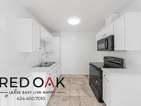 3rd image of 8720 Owensmouth Ave APT 2