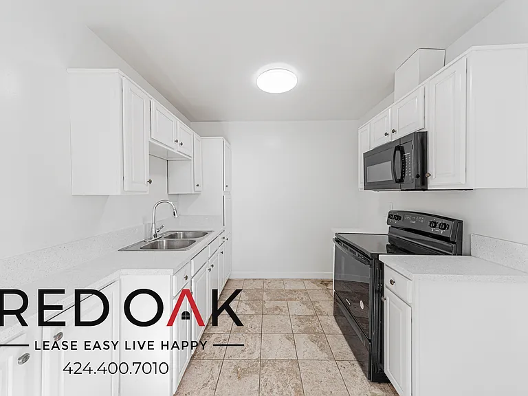8720 Owensmouth Ave #9 — Photo 5