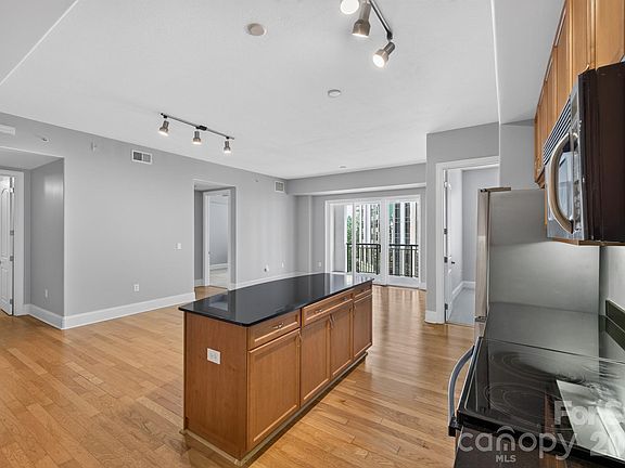 5th image of 4620 Piedmont Row Dr Unit 603