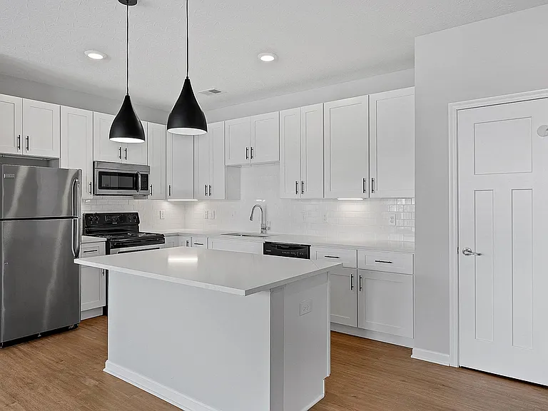 Monmouth Row Apartments — Photo 119