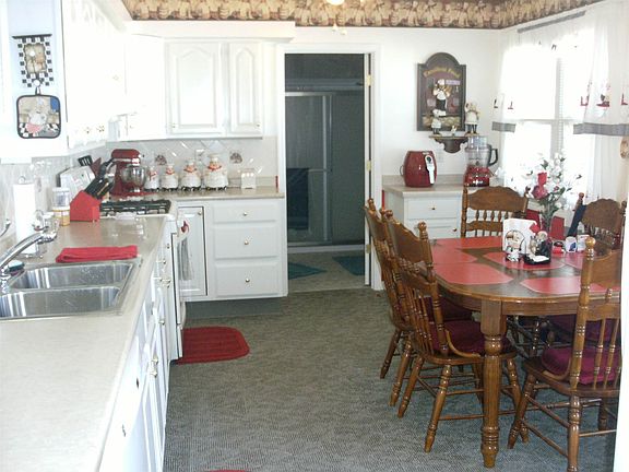 3rd image of 221 E Dewey Dr