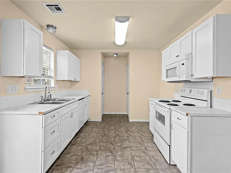 730 Patty Ln — Photo 10