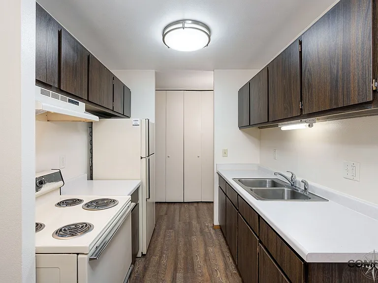 Half Moon Lake Apartments — Photo 40
