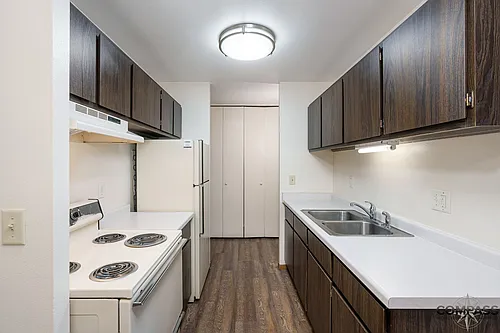 Half Moon Lake Apartments Photo 1