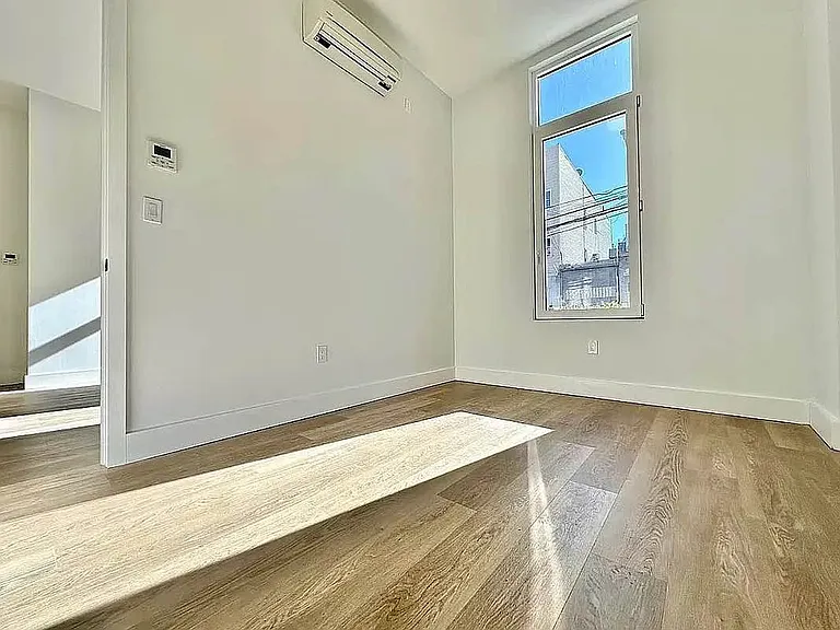 139 Frost St #2C — Photo 3