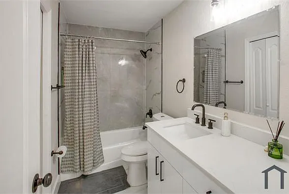 1414 SE 6th Ave — Photo 5