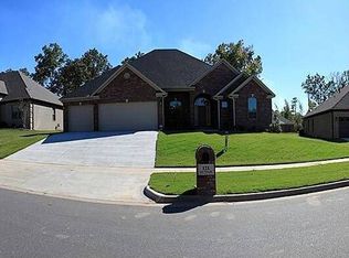121 Lake Valley Dr, Maumelle, AR 72113