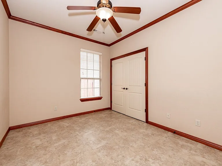 3902 Banbury Dr — Photo 7