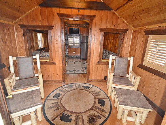 2nd image of 402 Mountainaire Ln