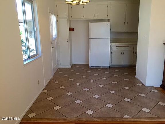 5th image of 641 Evergreen Ln