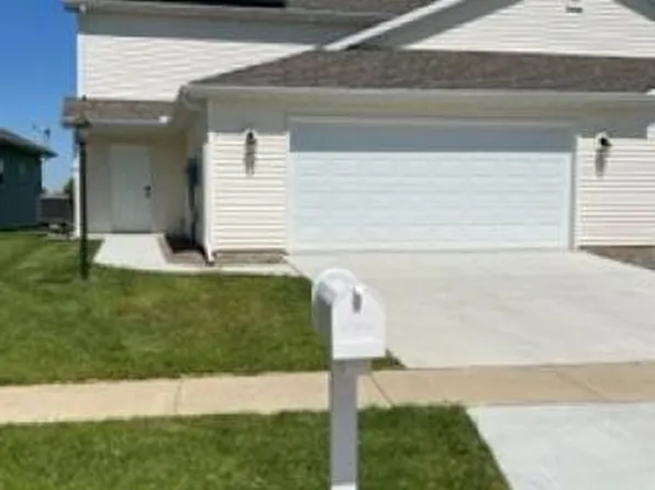 3306 Boulder Ridge Dr, Champaign, IL 61822