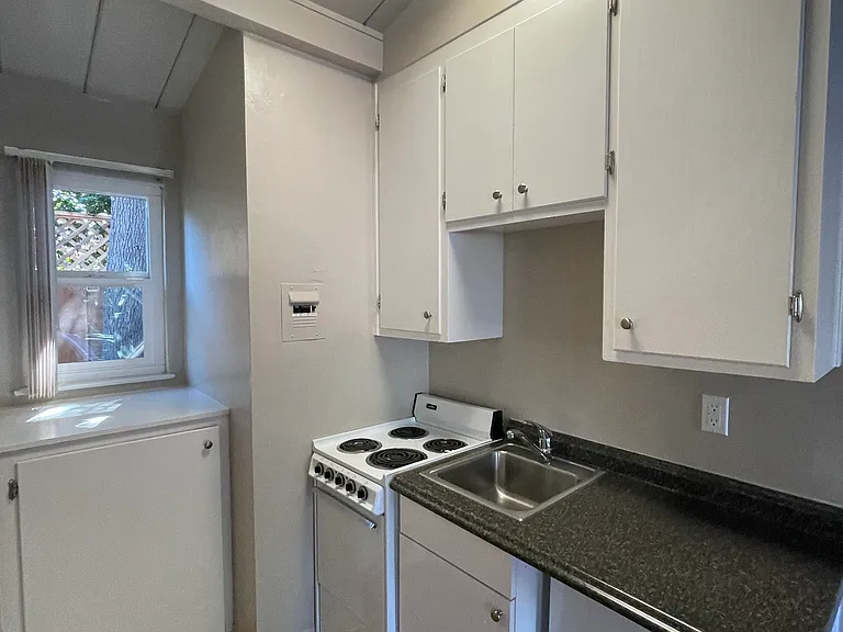 537 Mariposa Ave — Photo 10