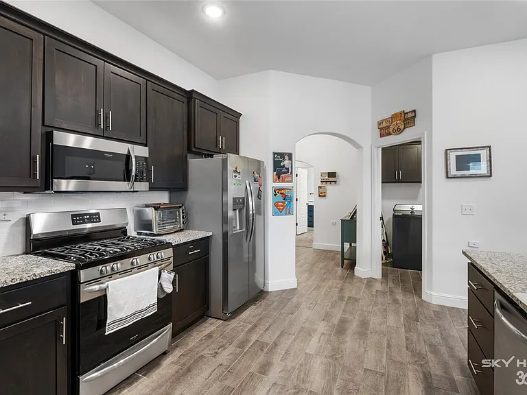 6102 NW Hoover St — Photo 15