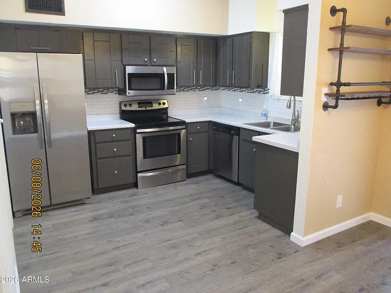 201 Meadows Dr — Photo 5
