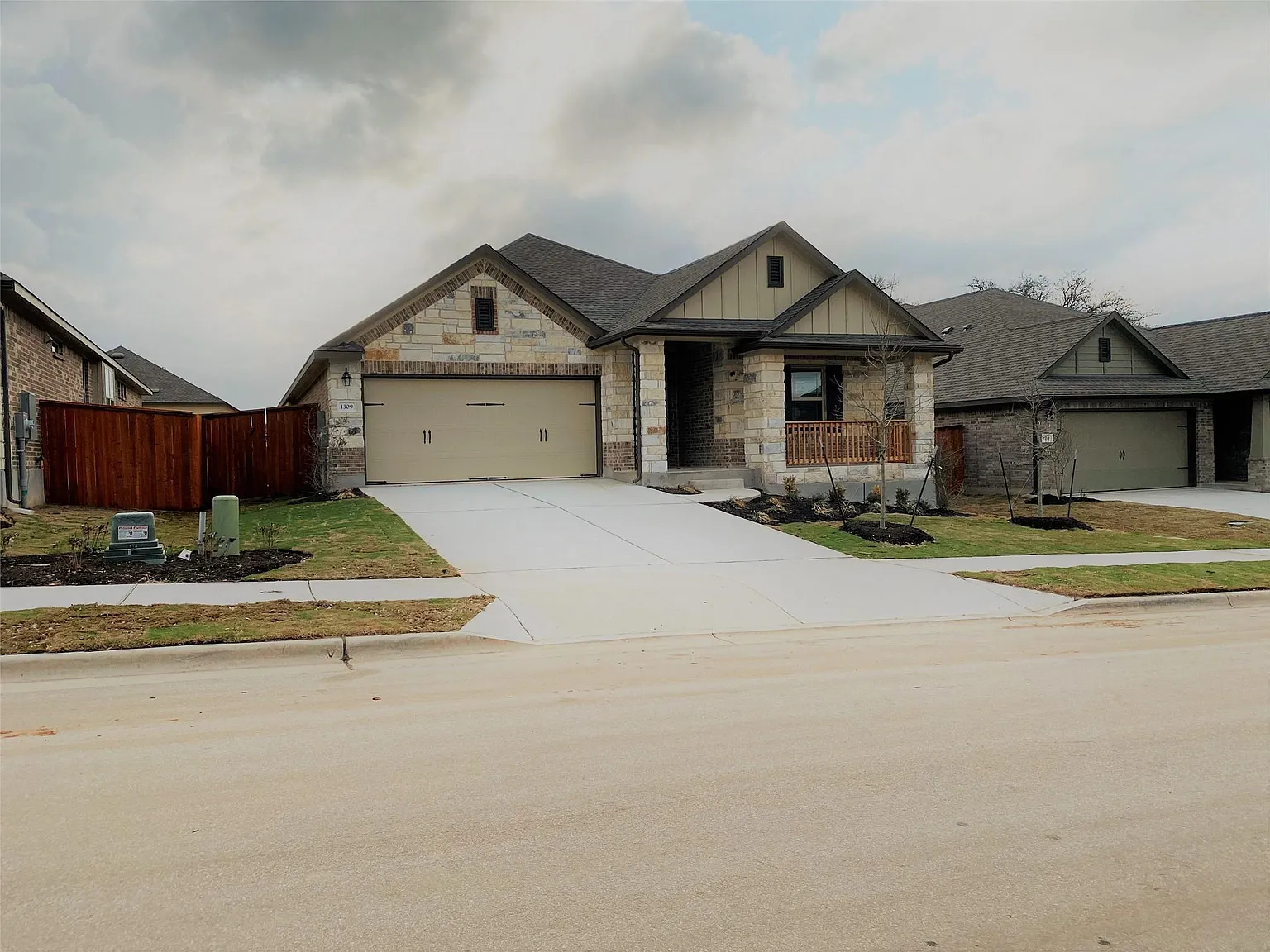 3 bed, 2.0 bath, 1908 sqft, $2,345 — Photo 3