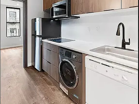 3rd image of 437 W 46th St #3SE