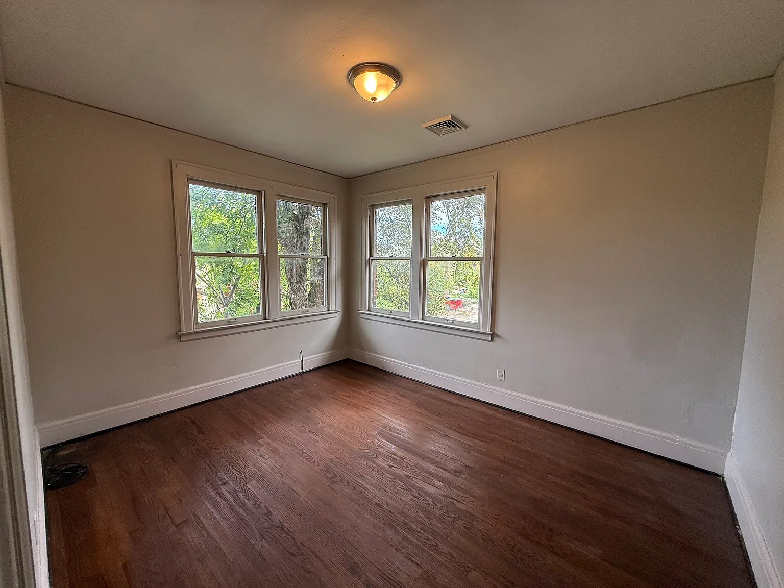 3 bed, 1325 sqft, $950 — Photo 4