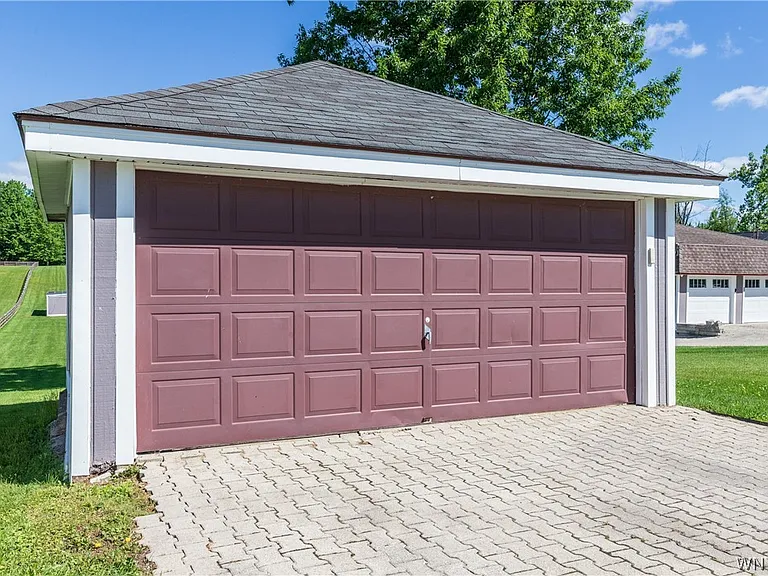 2039 E River Rd — Photo 42