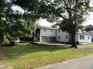 100 Eton Ave, Warwick, RI 02889