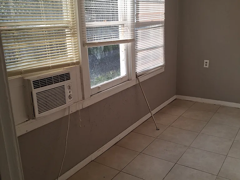 915 Park Ave #C — Photo 6