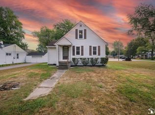 8724 Lewis Ave, Temperance, MI 48182
