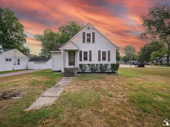8724 Lewis Ave, Temperance, MI 48182