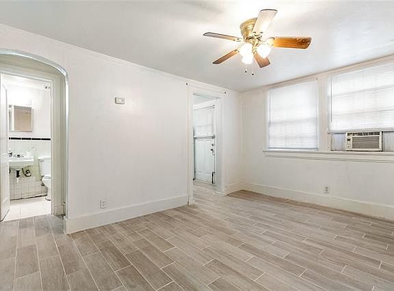 3rd image of 1826 Moss St #B