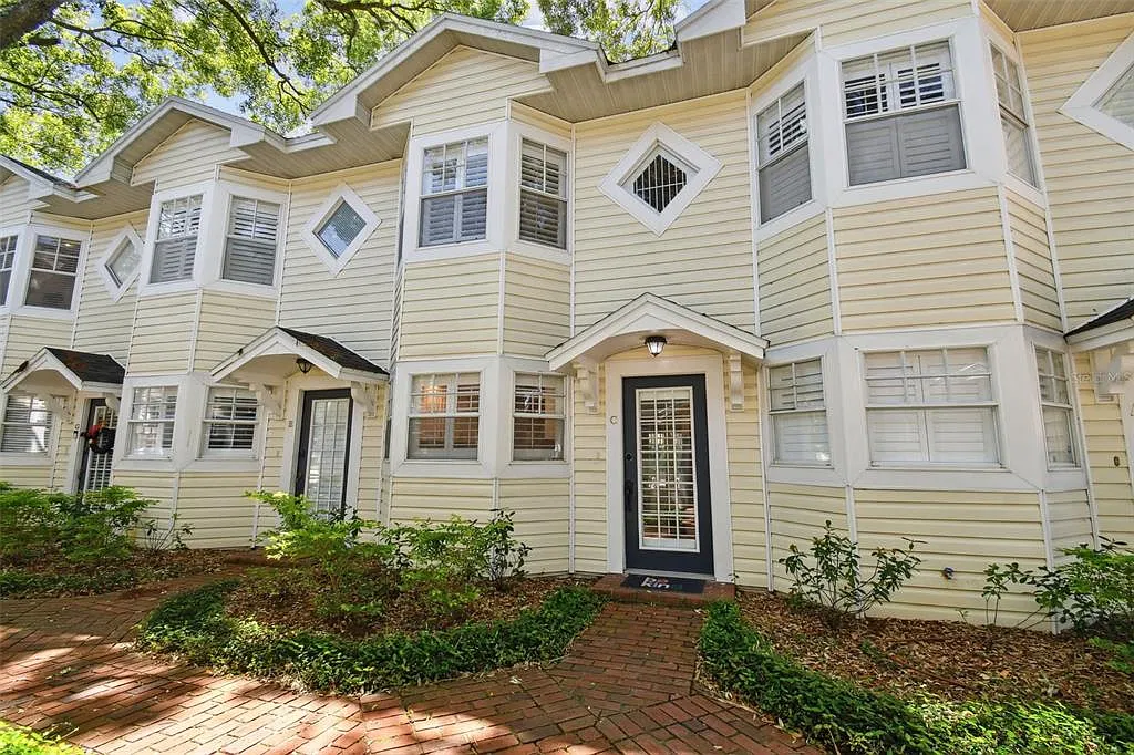 2 bed, 2.5 bath, 956 sqft, $3,200 — Photo 1