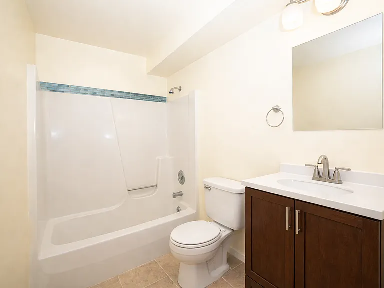 231-241 N Burritt Ave — Photo 7