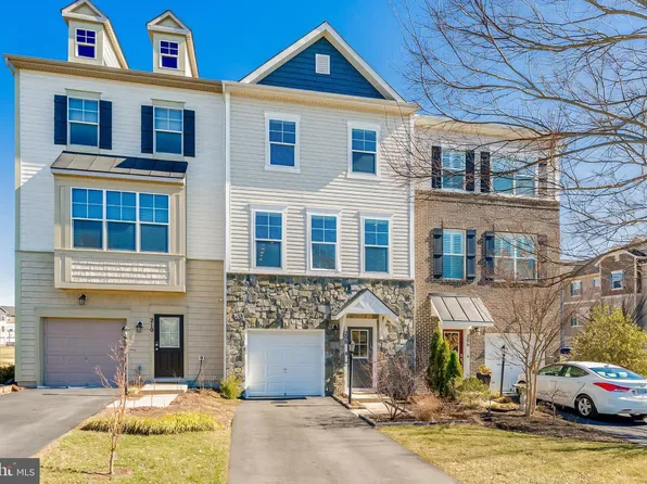 208 Flyfoot Dr, Stephenson, VA 22656