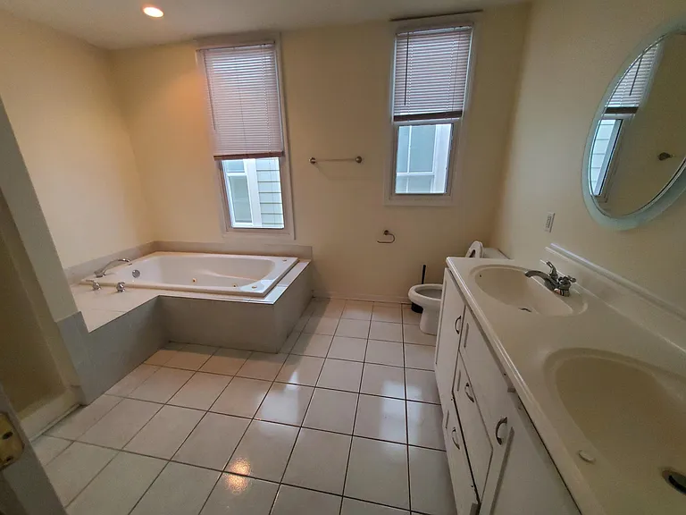 2225 Whitaker St — Photo 9