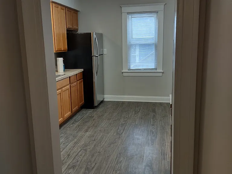 121 N May St #LOWER — Photo 9