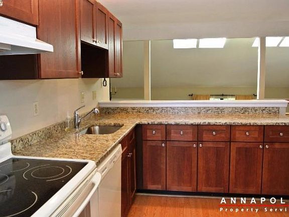 5th image of 913 Langdon Ct