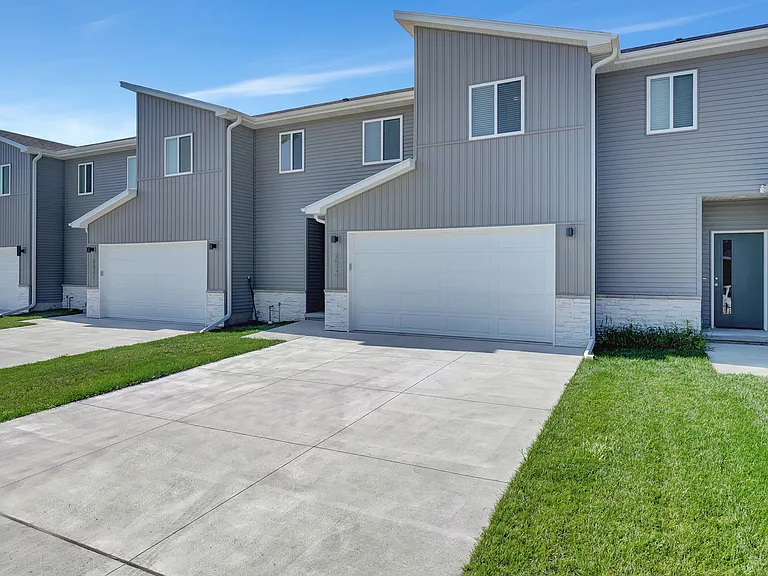 2521 W B St — Photo 43