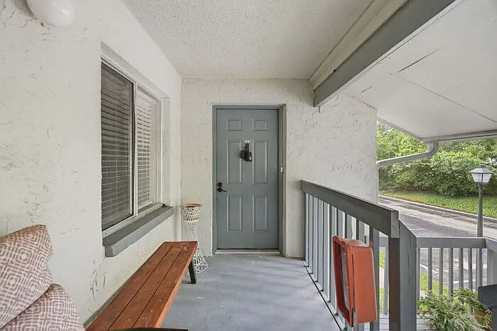 2 bed, 2.0 bath, 960 sqft, $1,900 — Photo 2