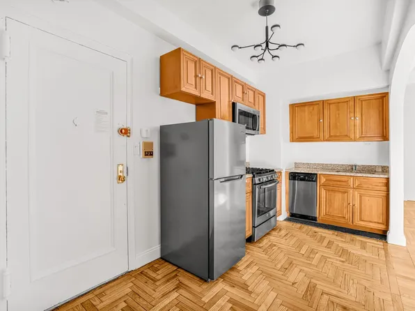 245 East 11th Street image 6 of 15