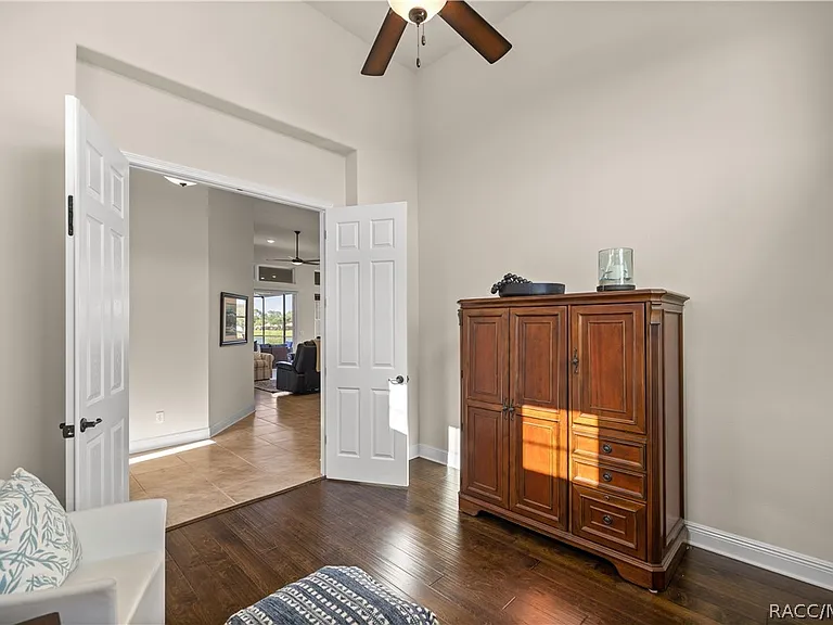 1335 W Greenmeadow Path — Photo 34