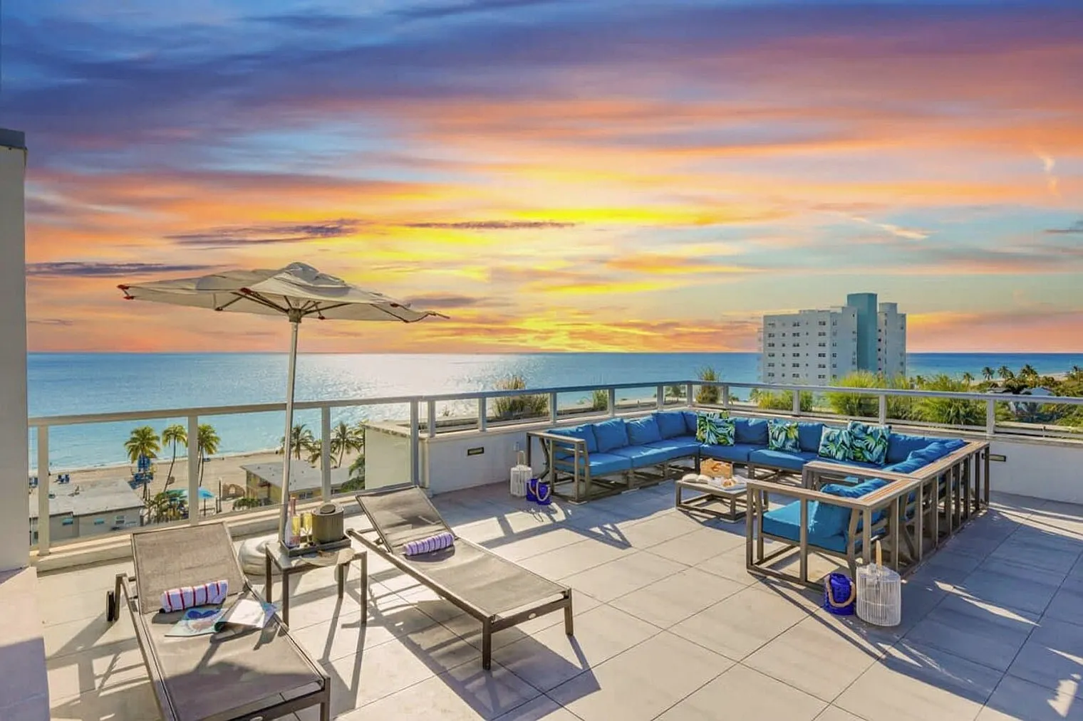 1 bed, 1.0 bath, 699 sqft, $2,397 — Photo 2