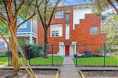 4th image of 204 Marshall St Unit 1