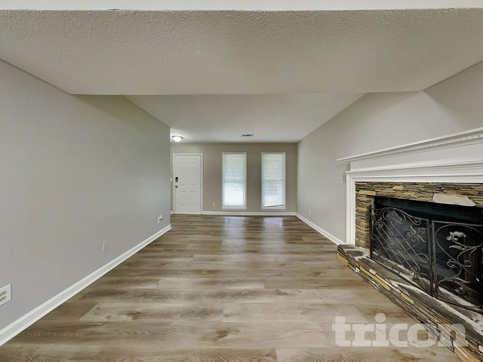39 Pine Grove Circle Newnan GA — Photo 2