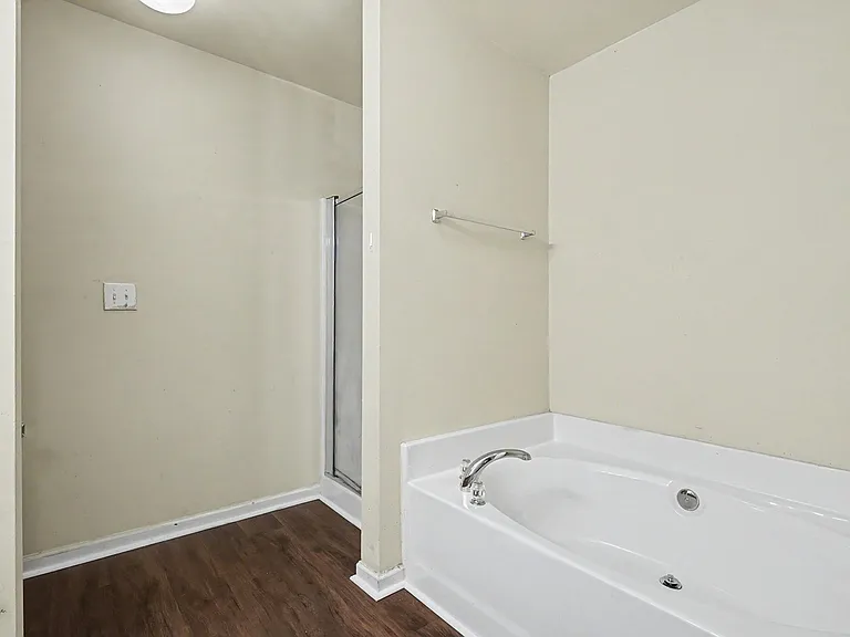 7514 Abigail Glen Dr — Photo 20