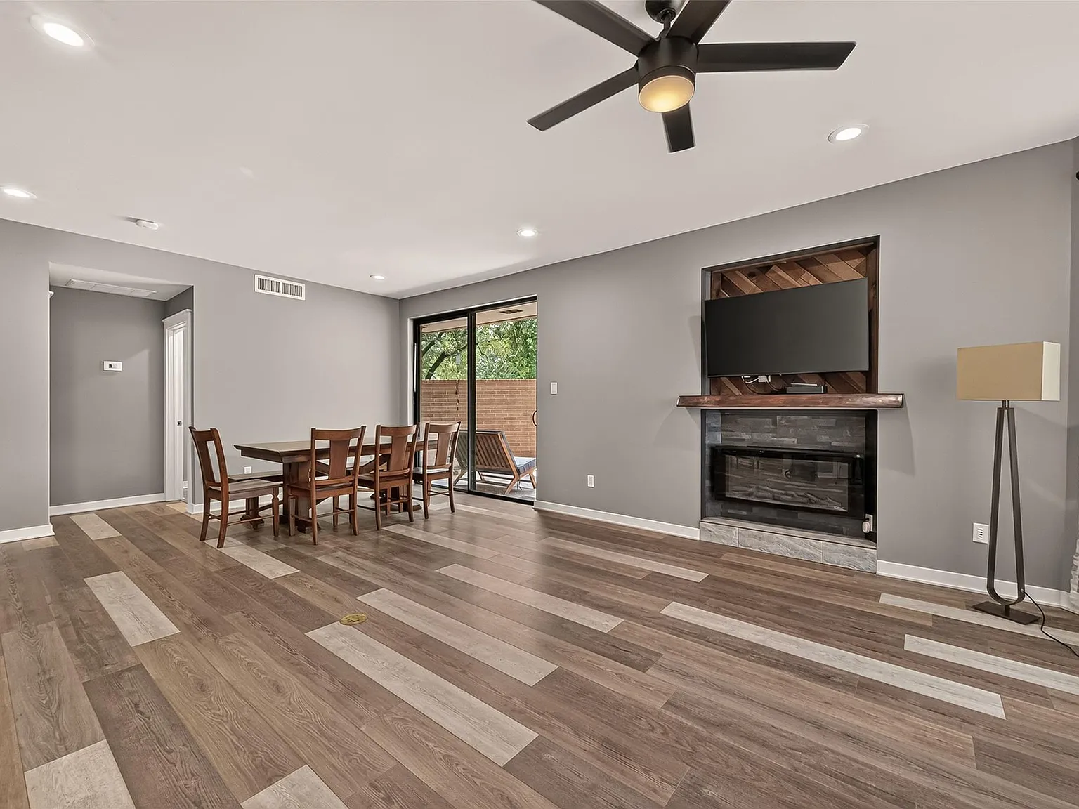 1 bed, 1.0 bath, 915 sqft, $2,100 — Photo 4