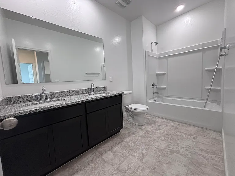 2055 W Sheridan Ave — Photo 19