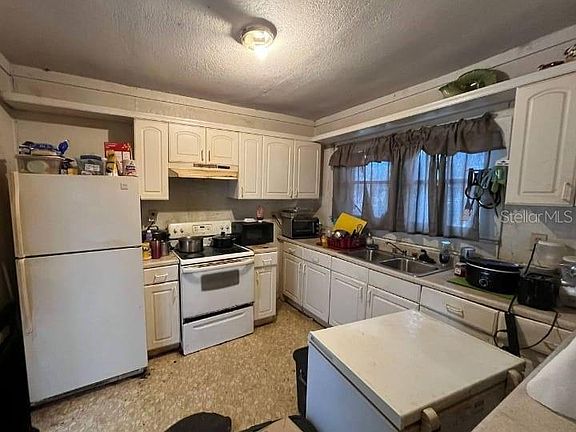 4th image of 780 N Maple Ave