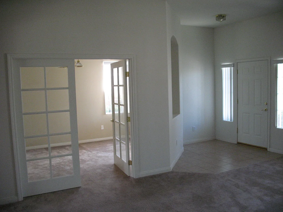 Building Photo - 10805 Snowcreek Falls Ave