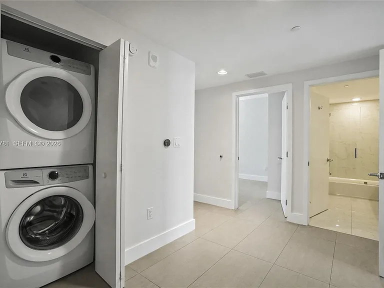 16385 Biscayne Blvd #1919 — Photo 4