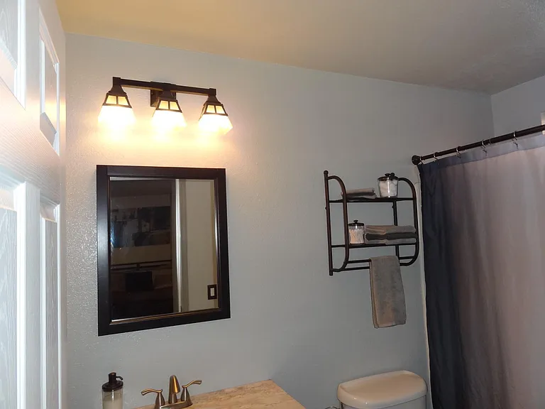 2214 Renwick Ln — Photo 16