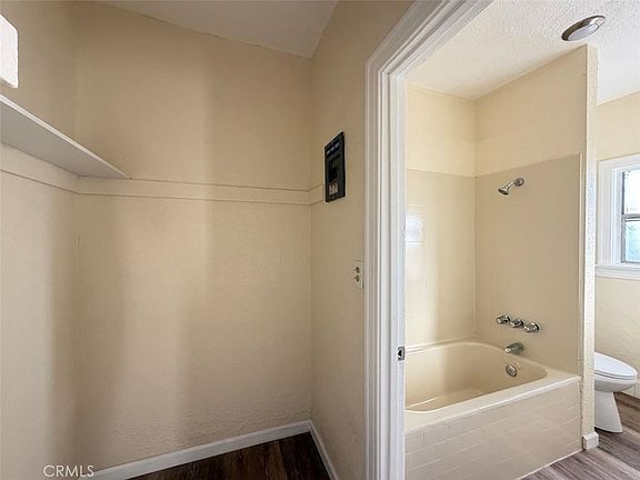 4th image of 932 W 74th St