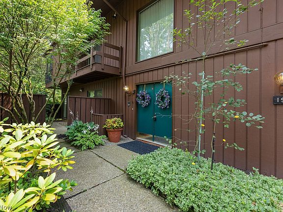 2nd image of 1938 Hemlock Dr
